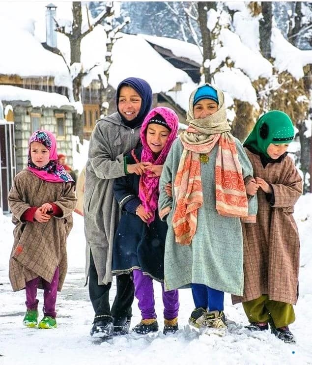 friendly and warm hearted locals in kashmir are a reason why kashmir is heaven onn earth