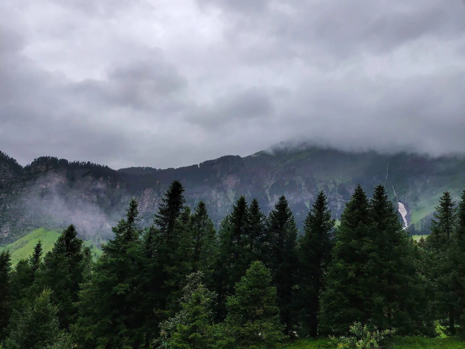 why kashmir is called heaven on earth ?